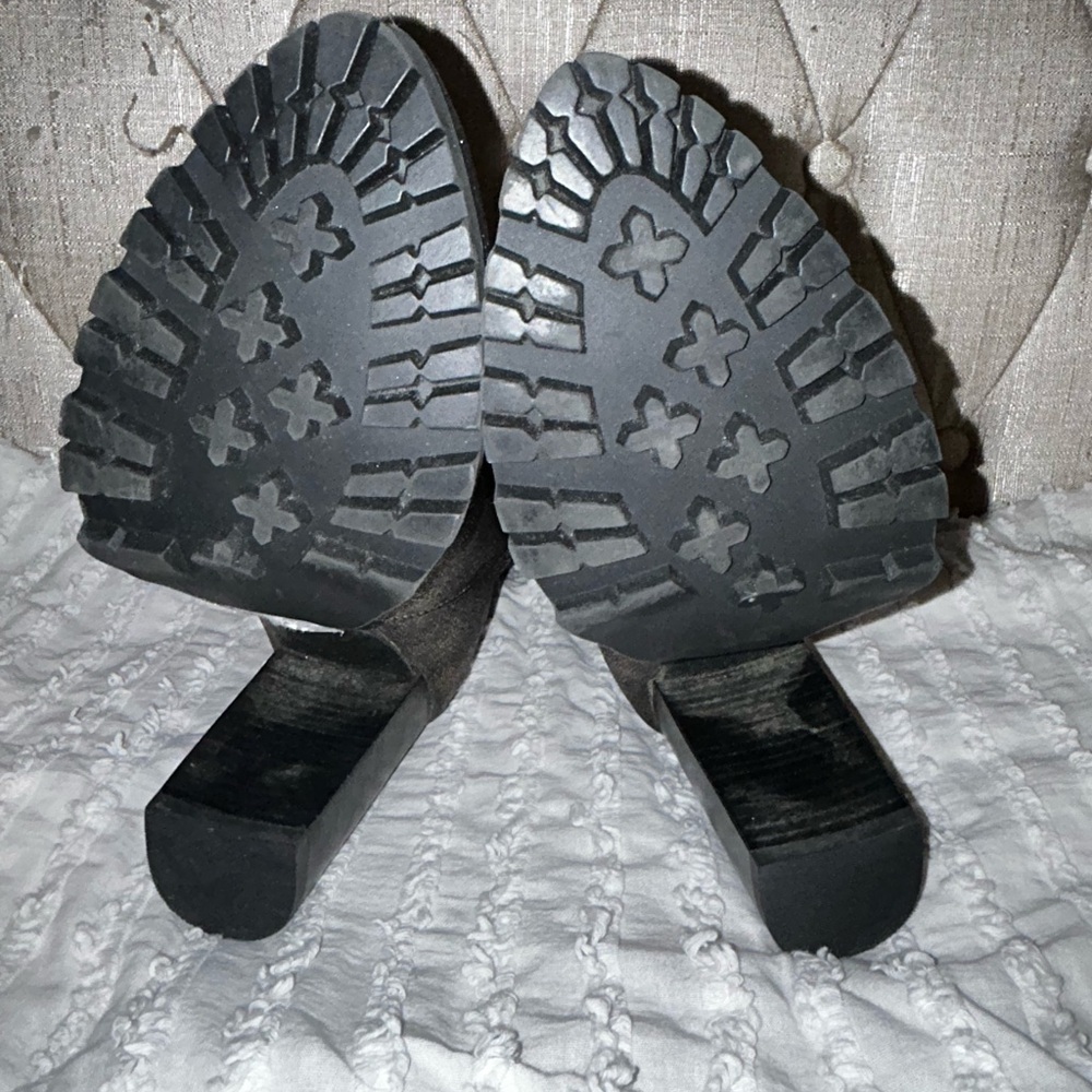 Boots - Picture 3 of 4